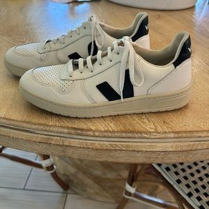 V-10 CWL WHITE BLACK Veja